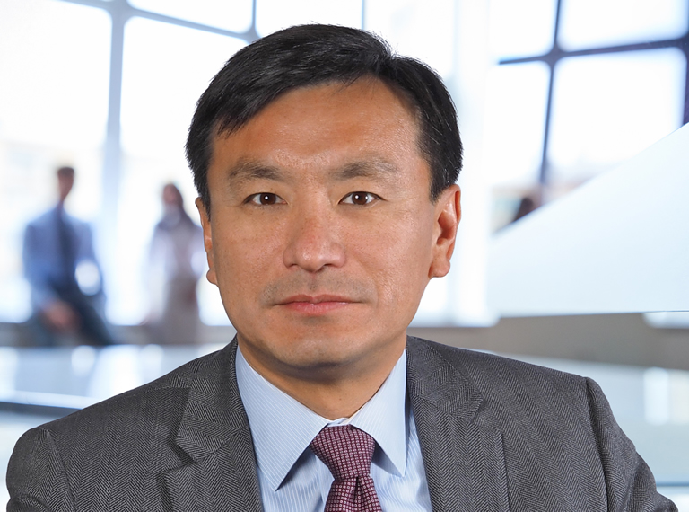 Semtech Semiconductor 行政领导，企业营销和业务发展高级副总裁 Chris Chang